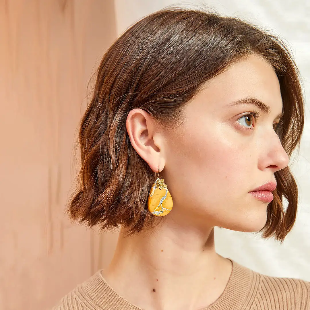 HAMMERED STONE EARRINGS BEIGE