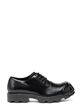 Leather lace-up shoe with Oval D rein-forced toe