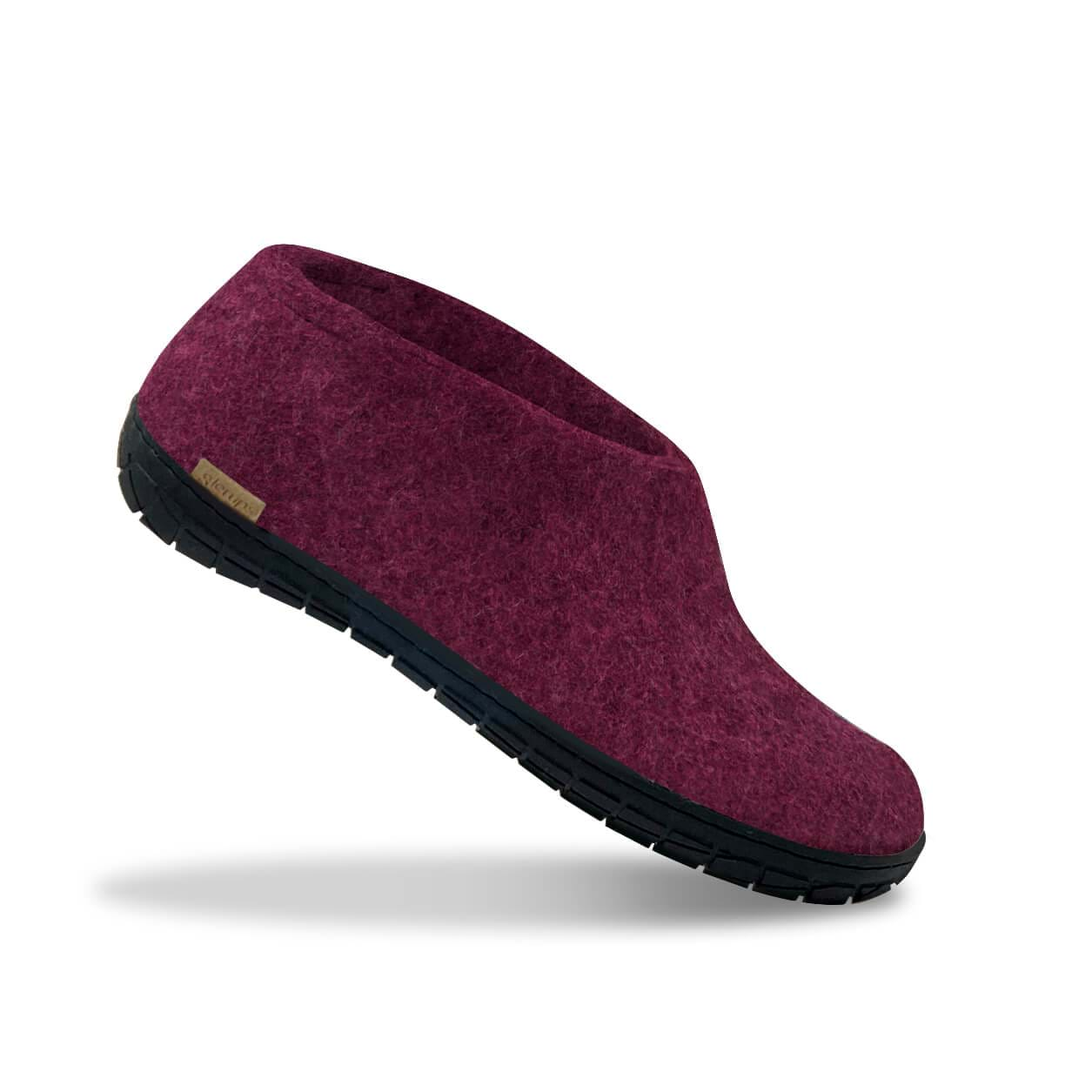 Shoe with natural rubber sole - black - Cranberry